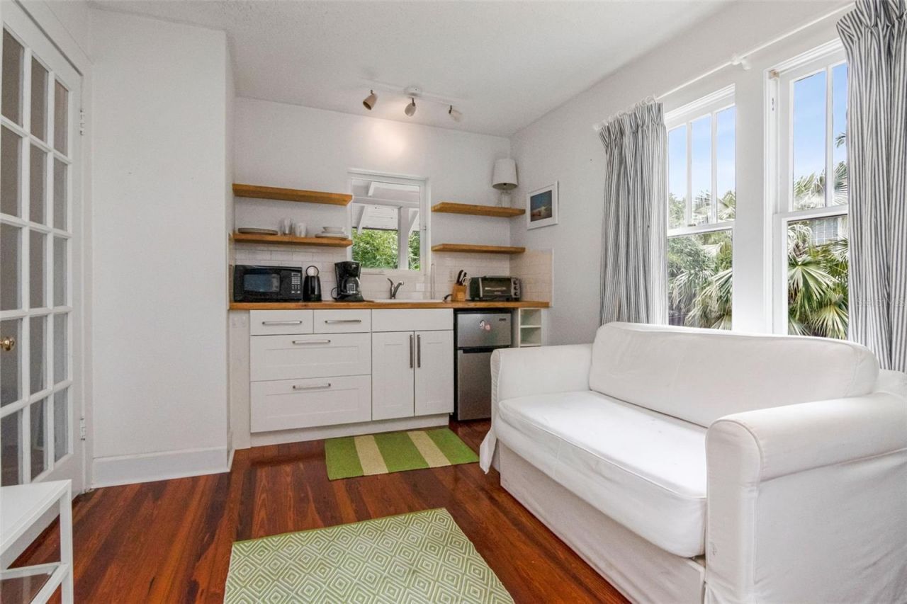 126 8th Avenue Ne, Unit 1/2, Saint Petersburg, FL 33701 Photo