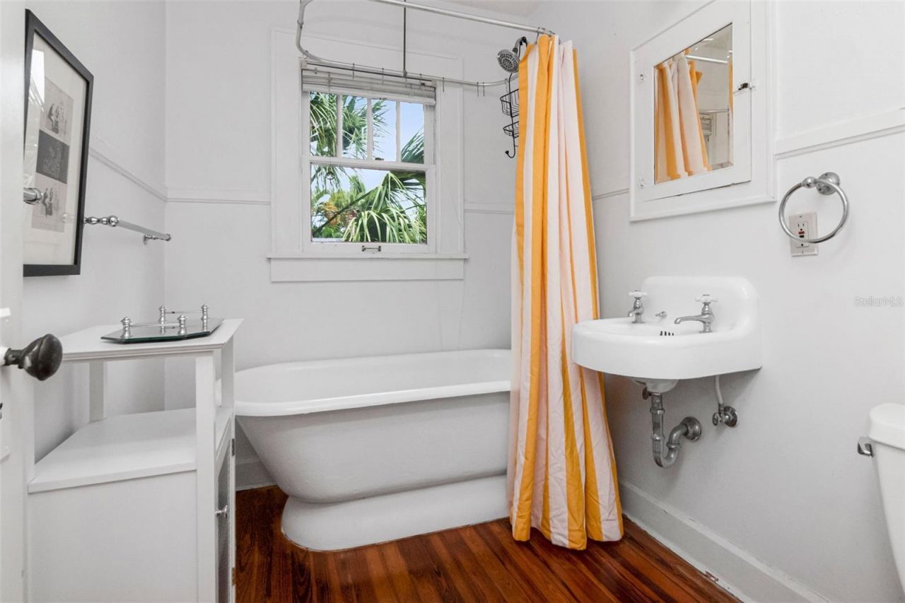 126 8th Avenue Ne, Unit 1/2, Saint Petersburg, FL 33701 Photo