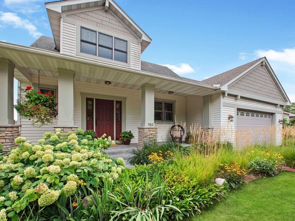 782 New Century Boulevard S, Maplewood, MN 55119