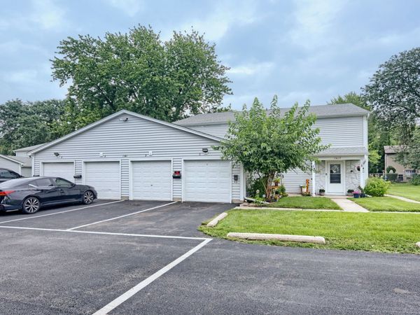 1301 N Glen Circle , Unit D, Aurora, IL 60506