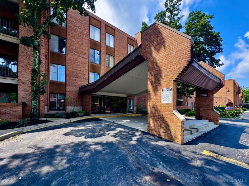 3533 Amberacres Drive, Unit 405E, Cincinnati, OH 45237 Photo 2