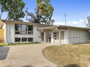 9658 Corby Street, Omaha, NE 68134