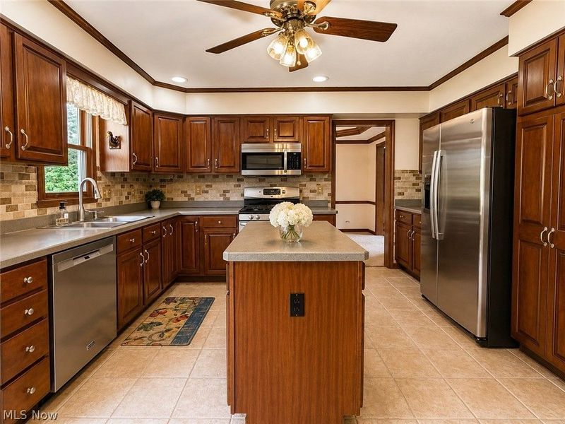 2975 Vincent Drive, Seven Hills, OH 44131 Photo 5