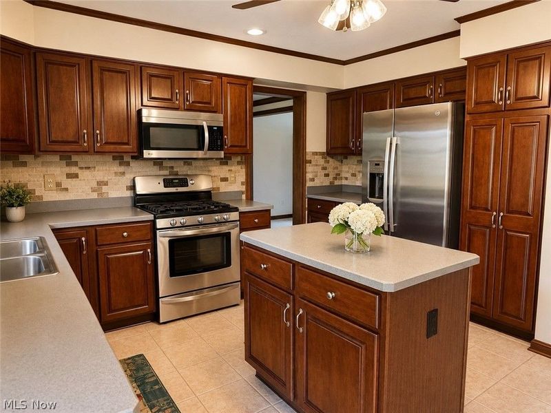 2975 Vincent Drive, Seven Hills, OH 44131 Photo 6