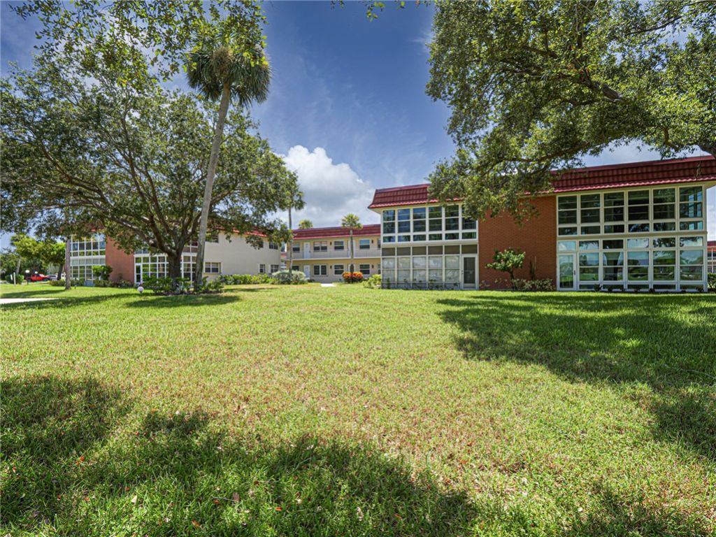 50 Woodland Drive, Unit 202, Vero Beach, FL 32962 Photo