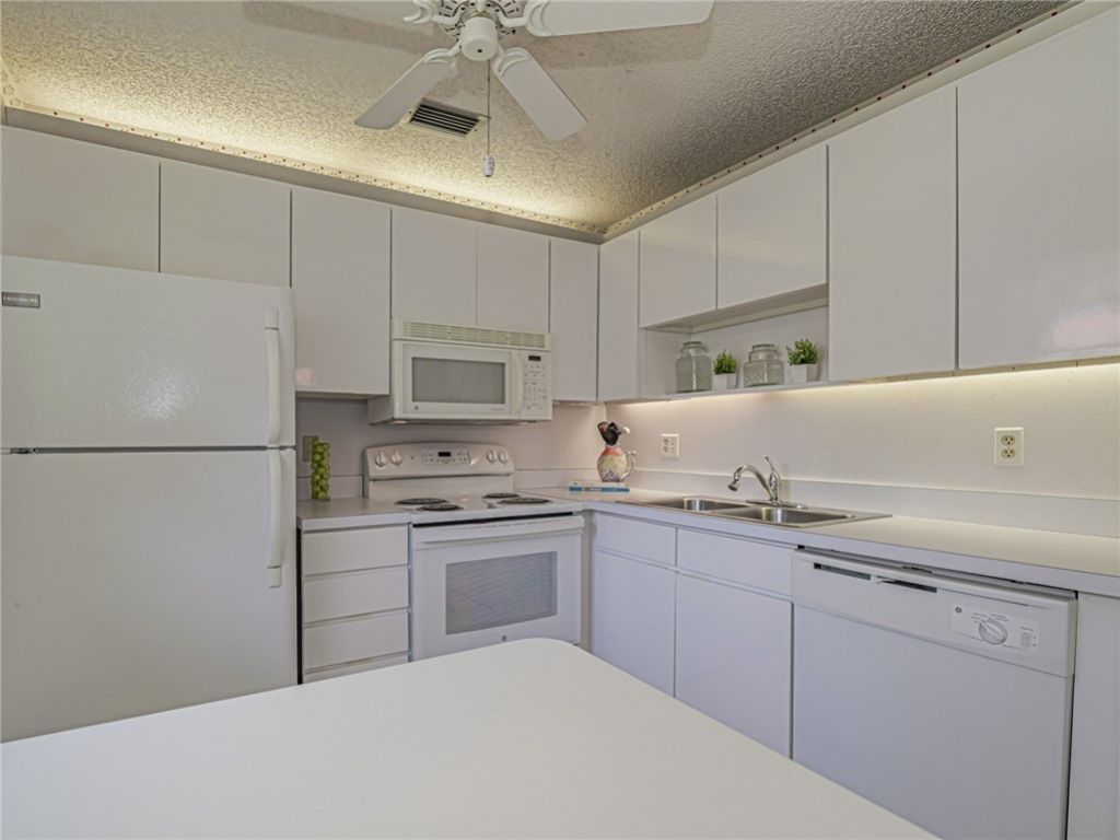 50 Woodland Drive, Unit 202, Vero Beach, FL 32962 Photo
