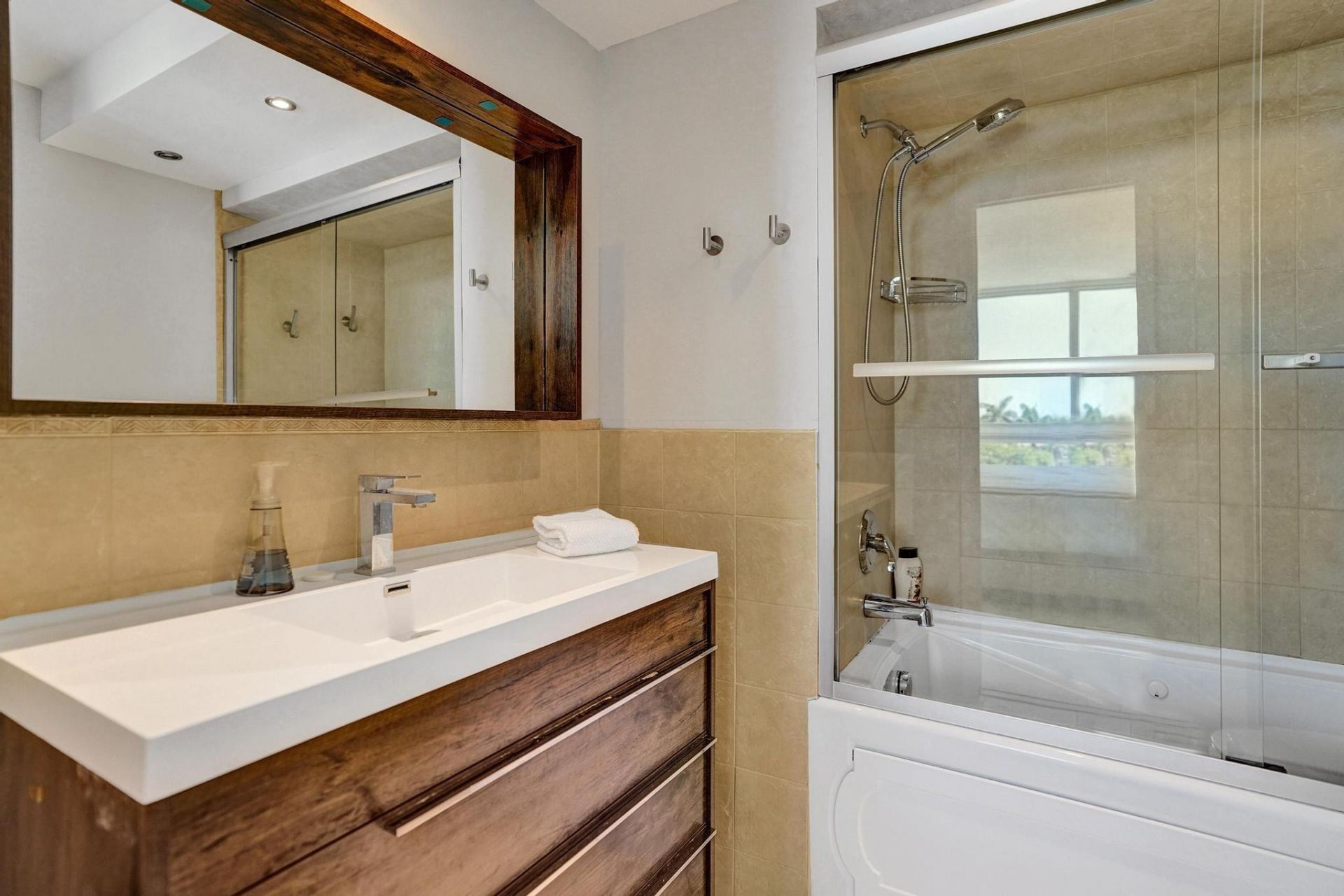 2715 N Ocean Boulevard, Unit 6C, Fort Lauderdale, FL 33308 Photo