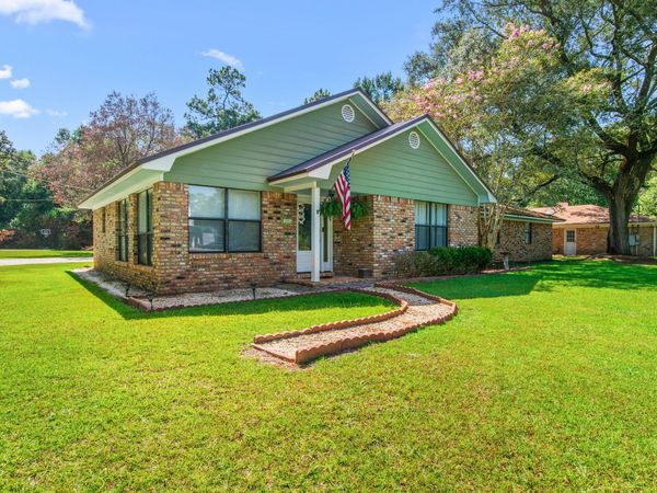 9100 Woodland Dr, Elberta, AL 36530