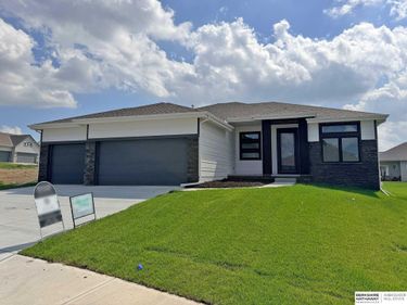 7413 N 176th Avenue, Bennington, NE 68007
