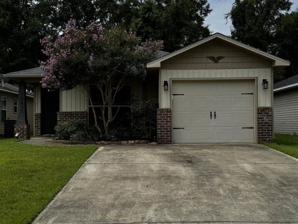 10605 Senegal Dr, Pensacola, FL 32534