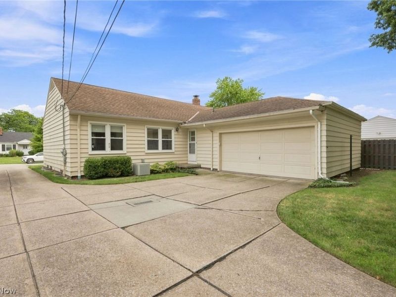4274 W 202, Fairview Park, OH 44126 Photo 5