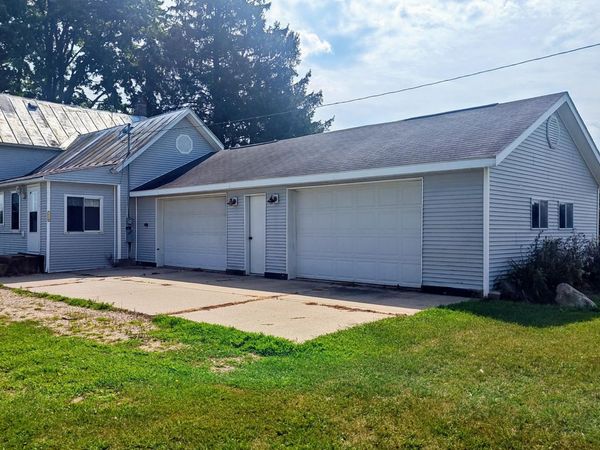 1266 S Lake Road, Greenville, MI 48838