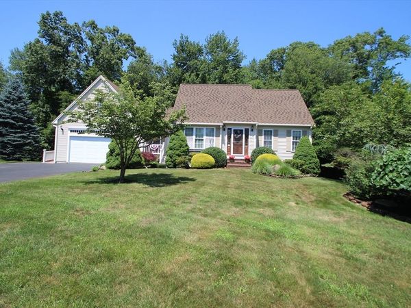 10 Patriot Ln, Whitman, MA 02382