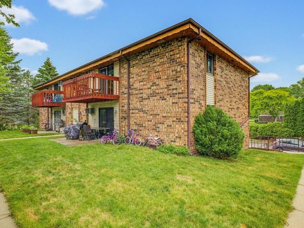 627 Hartridge DRIVE, Unit D, Hartland, WI 53029