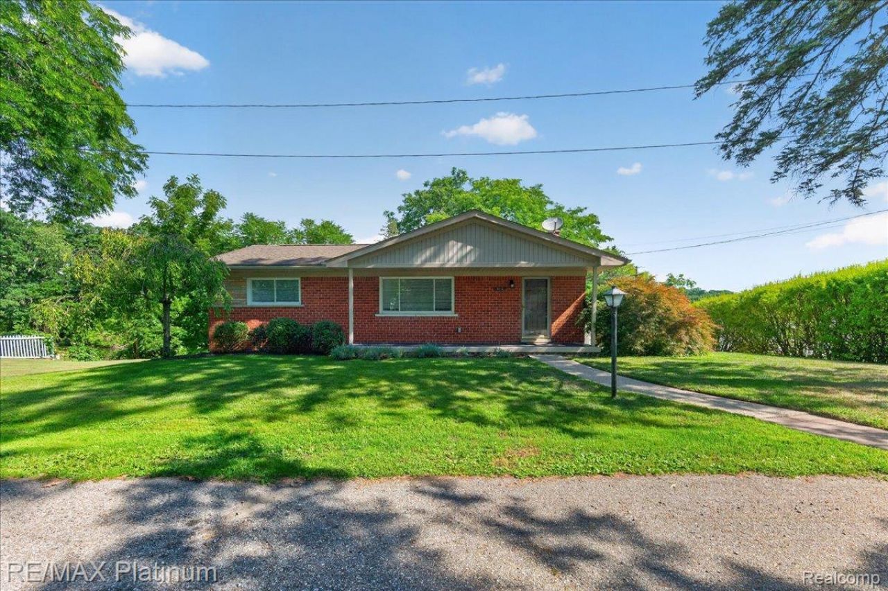 618 Chicago Drive, Oceola Township, Mi 48843 Main Photo