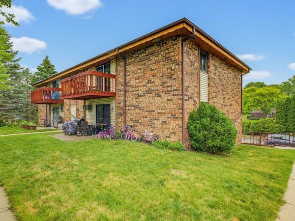 627 Hartridge Dr, Unit D, Hartland, WI 53029