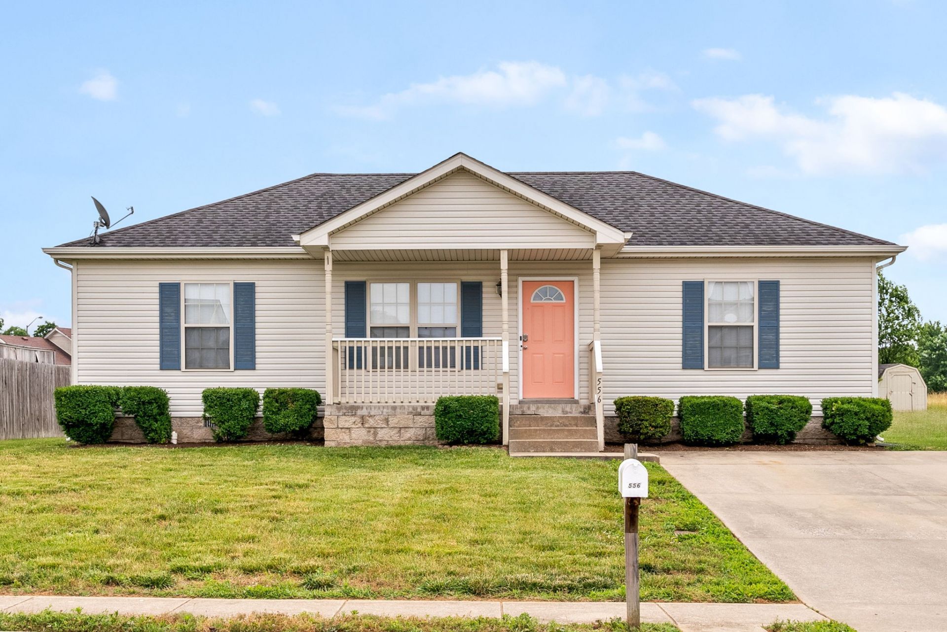 556 Oakmont Dr, Clarksville, TN 37042 Main Photo