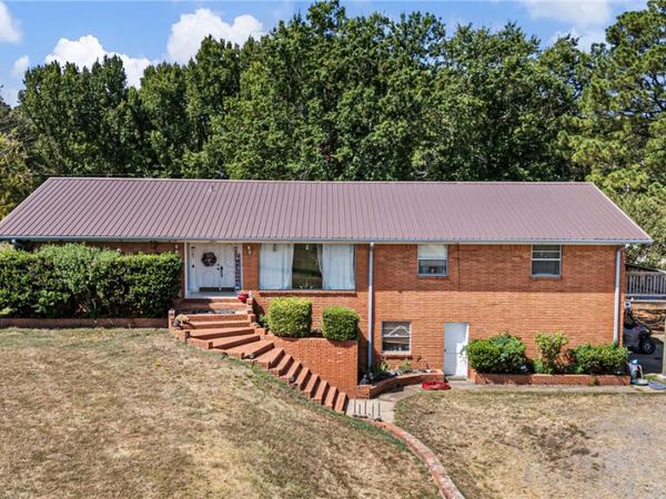 1001 W Church Street , Morrilton, AR 72110