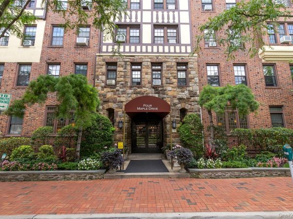 4 Maple Drive , Unit 6-I, Great Neck, NY 11021