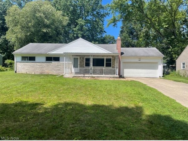 3364 Glen Oaks Drive , Youngstown, OH 44511