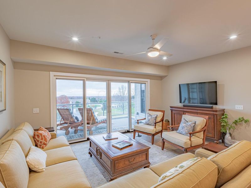 5211 Highpointe Lakes Drive , Unit 103, Westerville, OH 43081 Photo 8