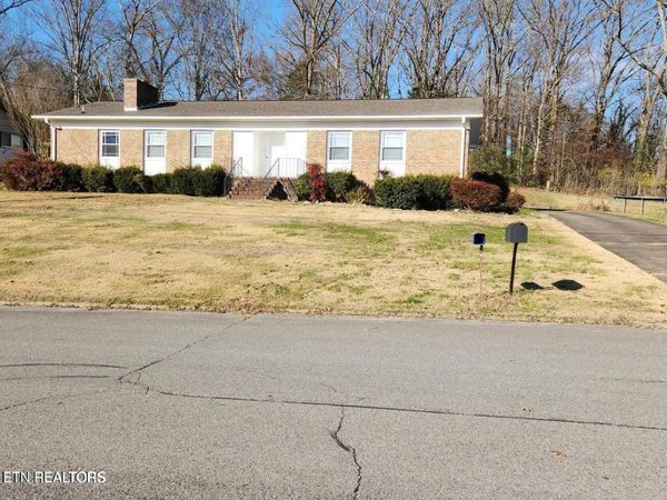 1506 Ridgeway Circle , Athens, TN 37303