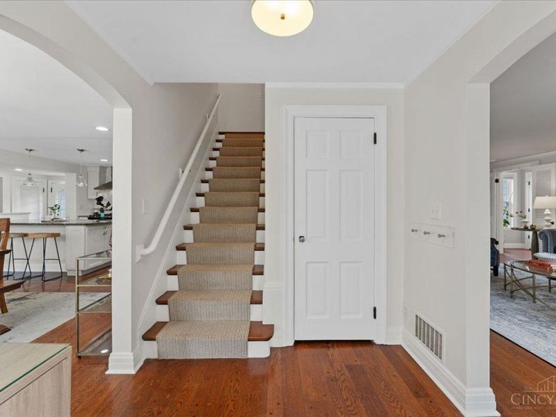 338 Compton Hills Drive, Wyoming, OH 45215 Photo 7