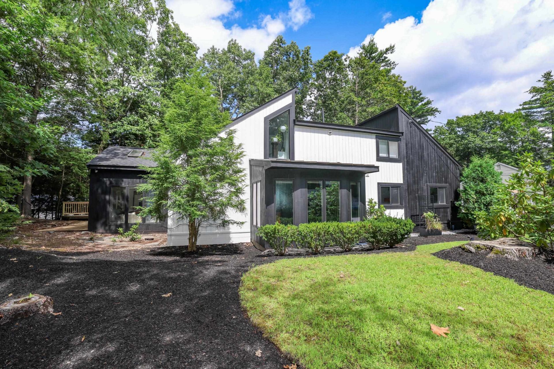 10 Deacon Drive, Nashua, NH 03063 Main Photo