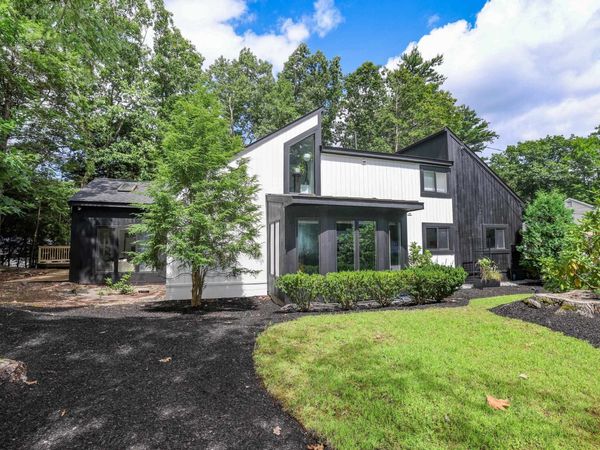 10 Deacon Drive, Nashua, NH 03063
