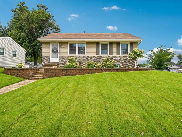 3102 Bayberry Drive SW, Cedar Rapids, IA 52404