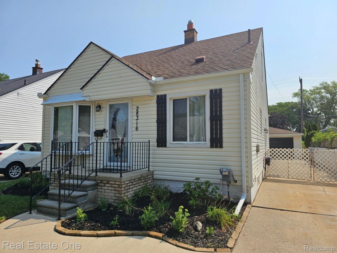 28316 Larchmont Street, Saint Clair Shores, Mi 48081 Main Photo