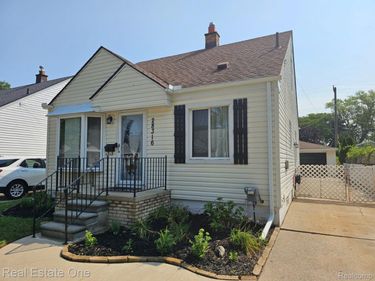 28316 Larchmont Street, St Clair Shores, Mi 48081