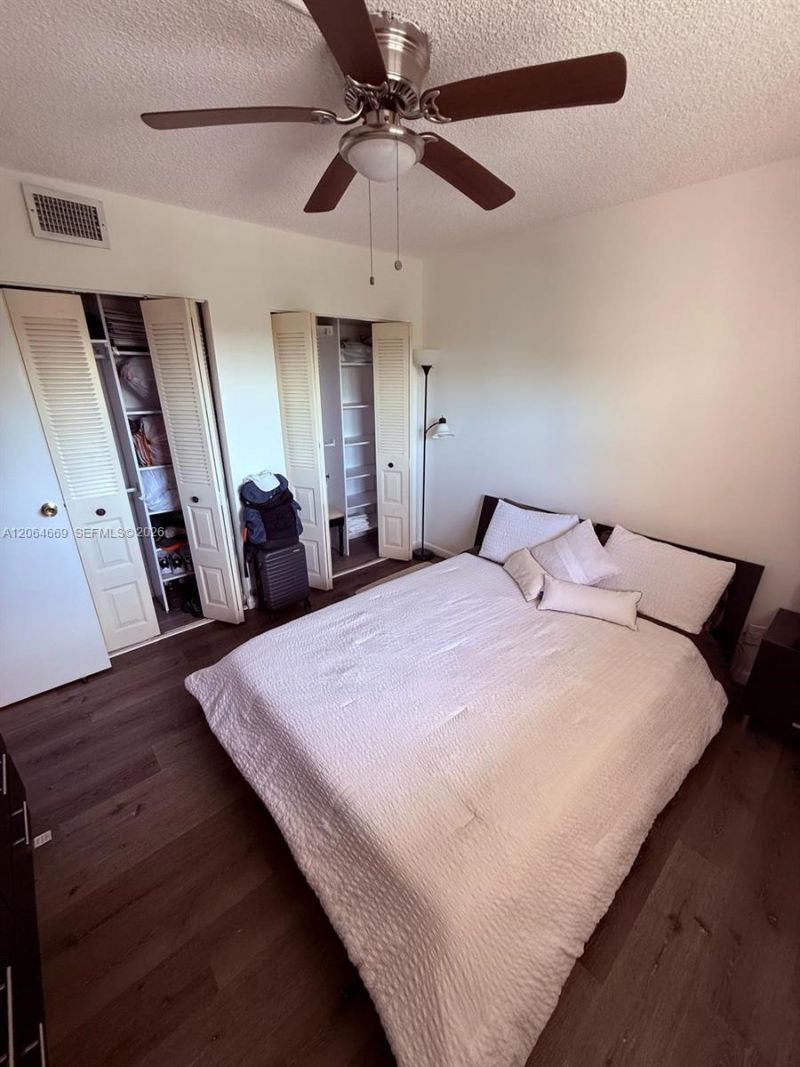 1055 Country Club Dr , Unit 402, Margate, FL 33063 Photo