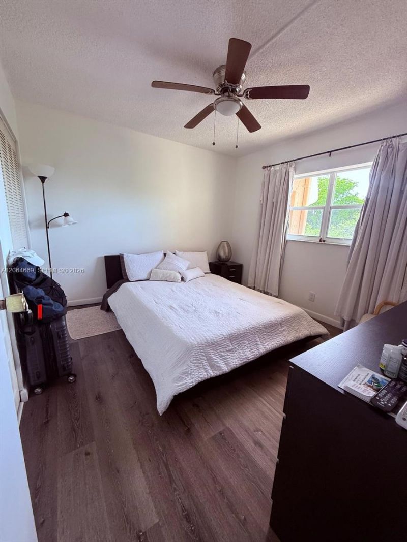 1055 Country Club Dr , Unit 402, Margate, FL 33063 Photo