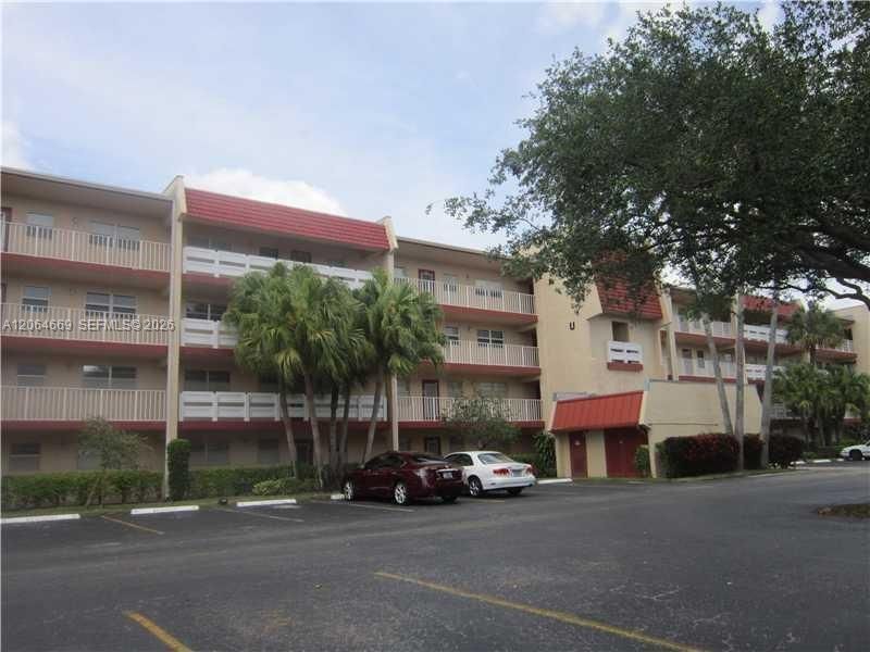 1055 Country Club Dr , Unit 402, Margate, FL 33063 Photo