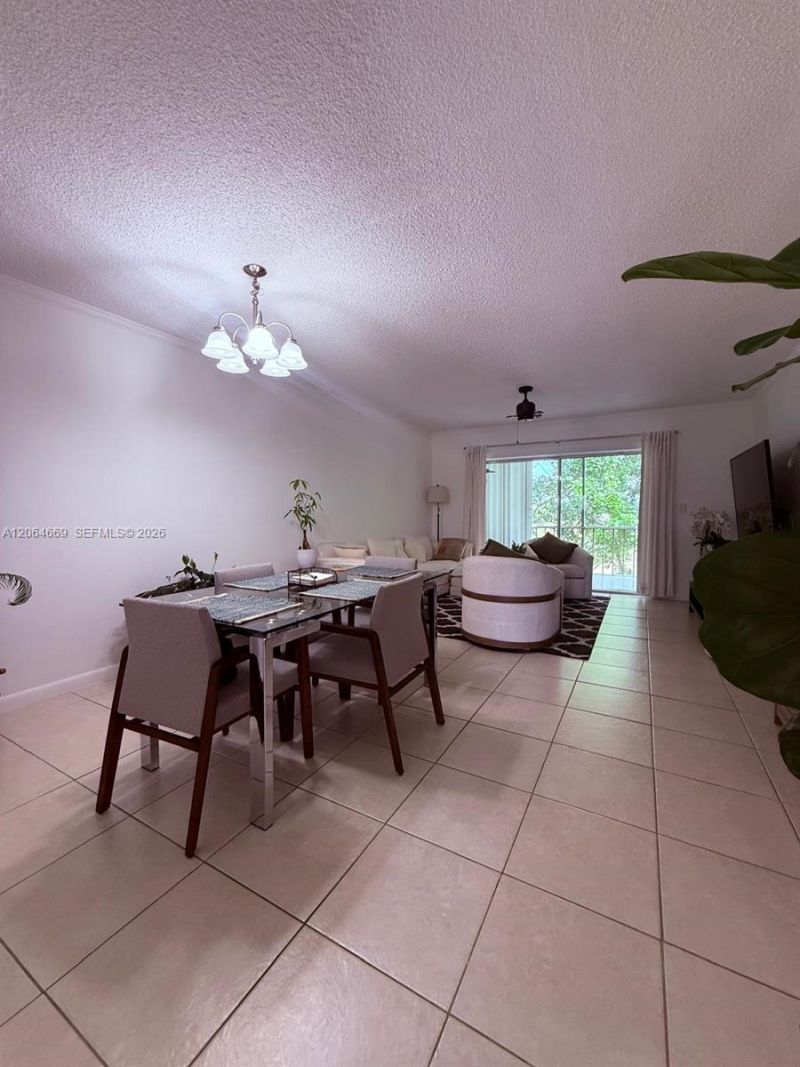 1055 Country Club Dr , Unit 402, Margate, FL 33063 Photo