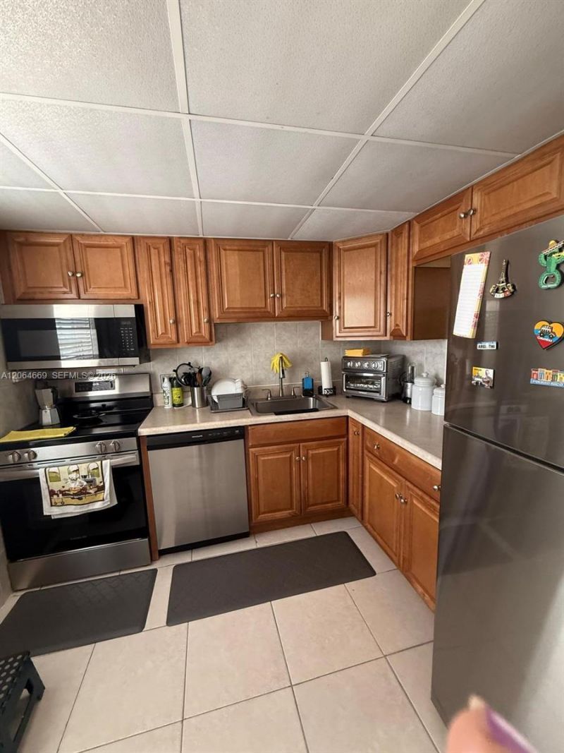 1055 Country Club Dr , Unit 402, Margate, FL 33063 Photo