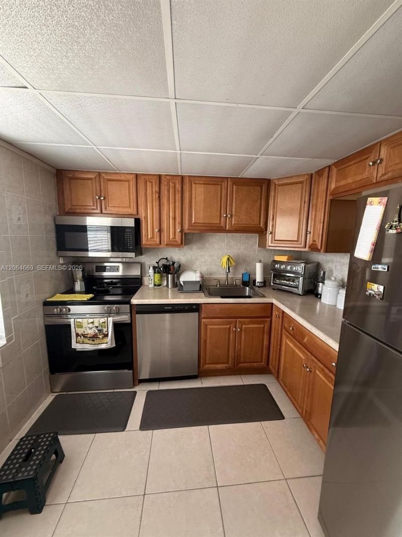 1055 Country Club Dr , Unit 402, Margate, FL 33063 Photo