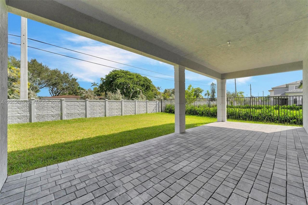 8283 SW 120th Ter , Miami, FL 33156 Photo