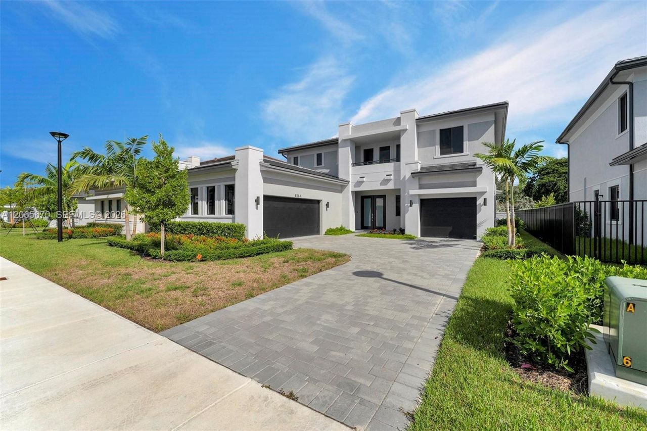 8283 SW 120th Ter , Miami, FL 33156 Photo