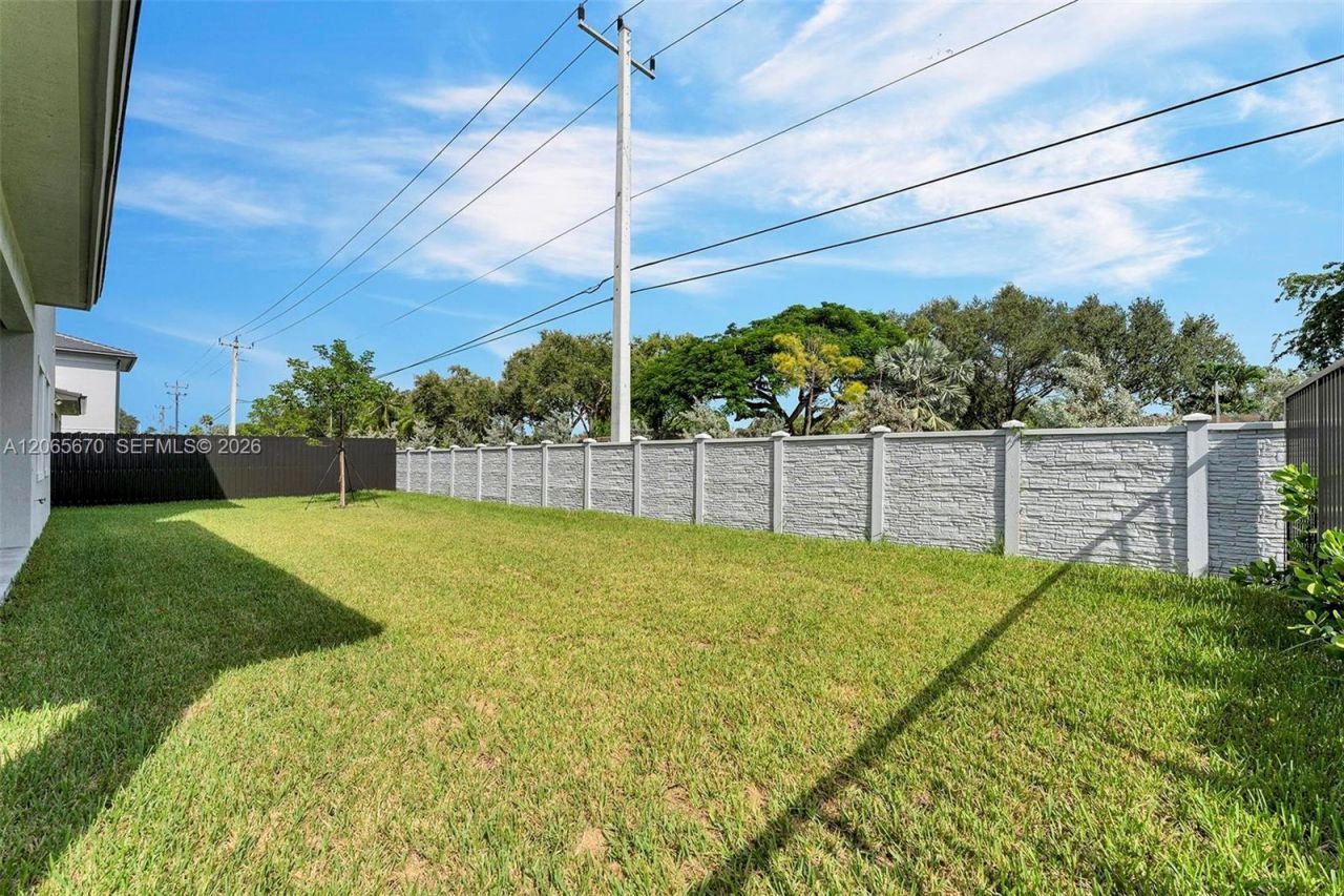 8283 SW 120th Ter , Miami, FL 33156 Photo