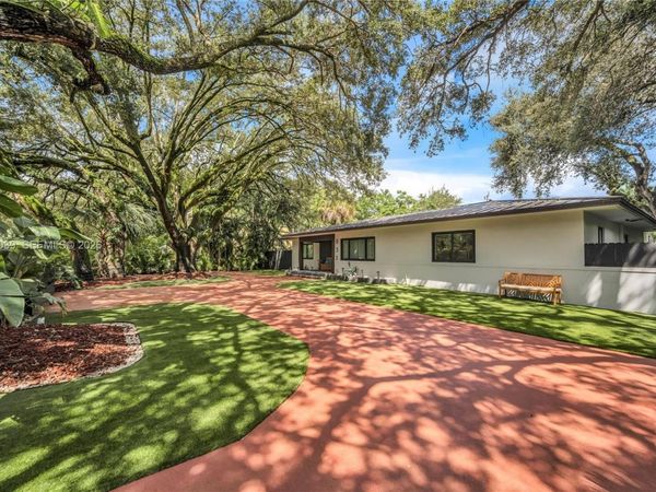 835 NE 120th St , Biscayne Park, FL 33161