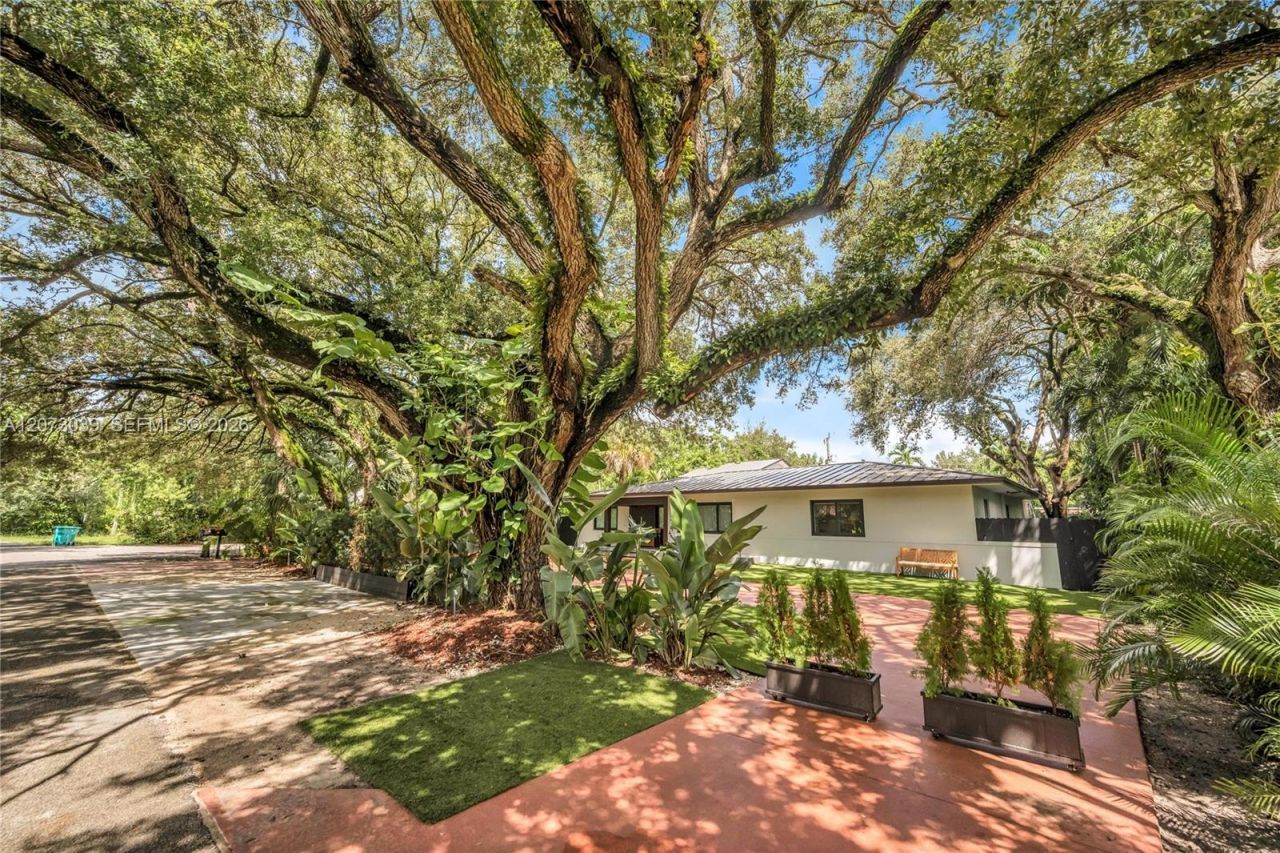 835 NE 120th St, Biscayne Park, FL 33161 Photo