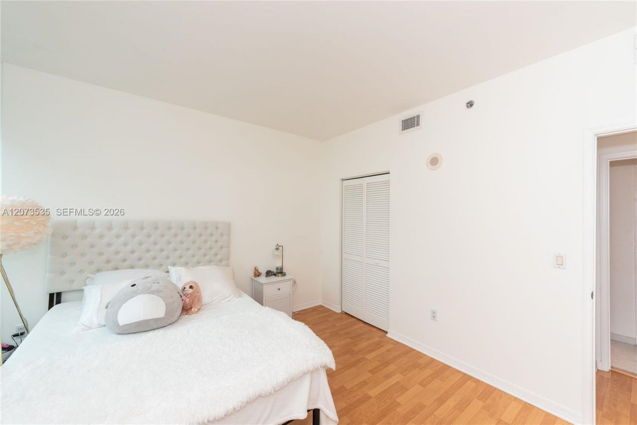 951 Brickell Ave , Unit 2709, Miami, FL 33131 Photo