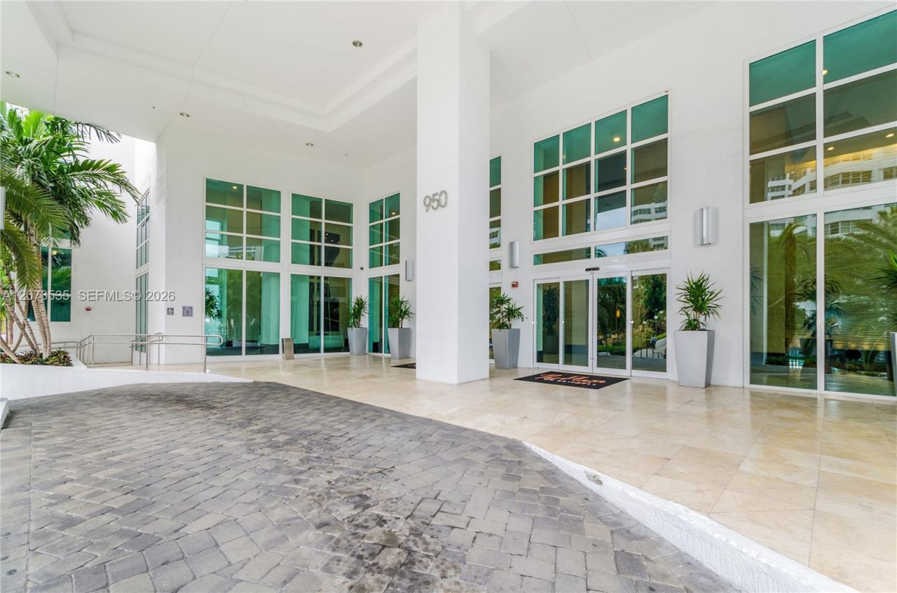 951 Brickell Ave , Unit 2709, Miami, FL 33131 Photo