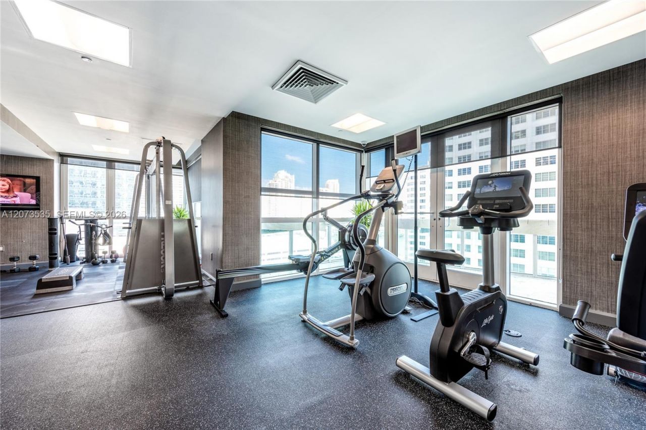 951 Brickell Ave , Unit 2709, Miami, FL 33131 Photo