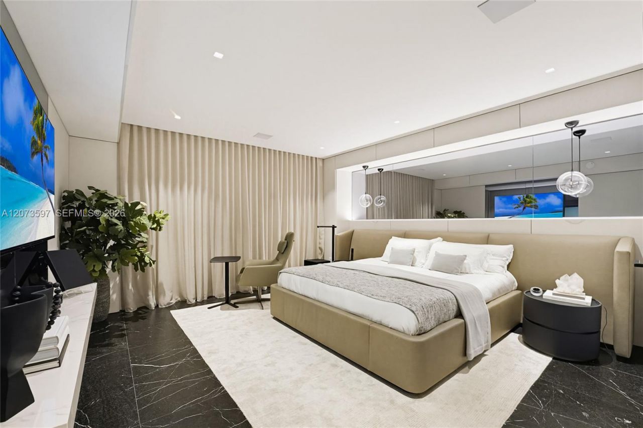5875 Collins Ave , Unit 902, Miami Beach, FL 33140 Photo