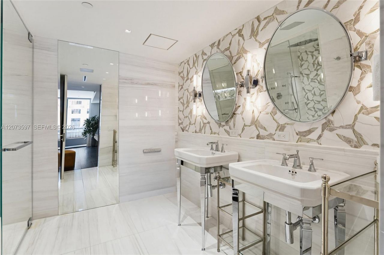 5875 Collins Ave , Unit 902, Miami Beach, FL 33140 Photo