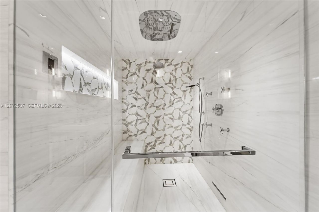 5875 Collins Ave , Unit 902, Miami Beach, FL 33140 Photo