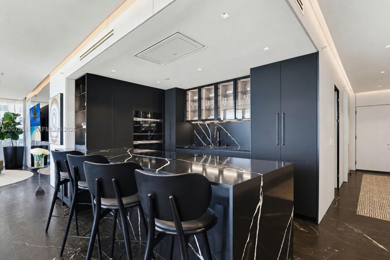 5875 Collins Ave , Unit 902, Miami Beach, FL 33140 Photo